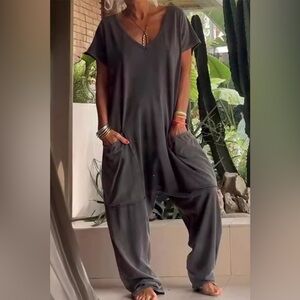 MISSLOOK Loose V-Neck Black Jumpsuit with Pockets